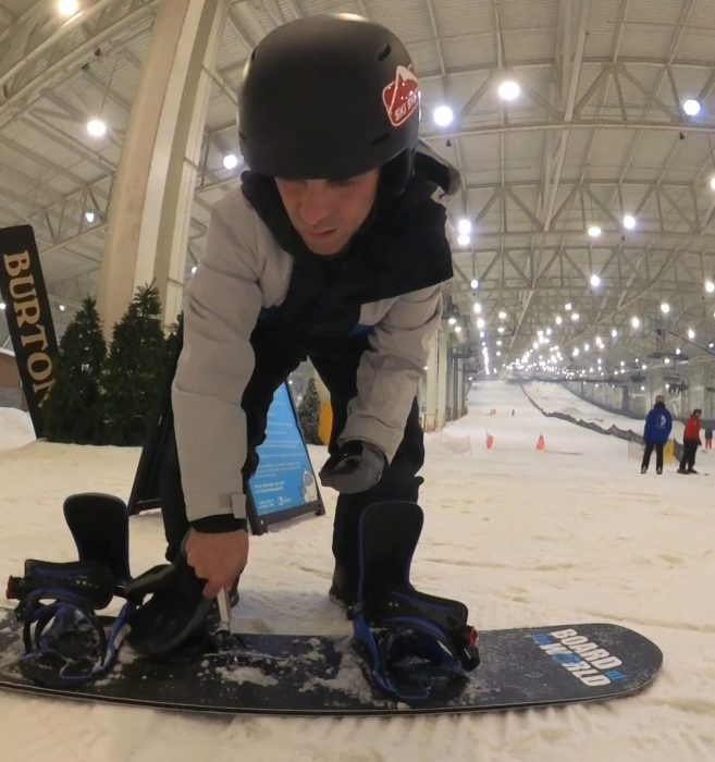 Steve adjusting the profile in a Proteus Adjustable snowboard