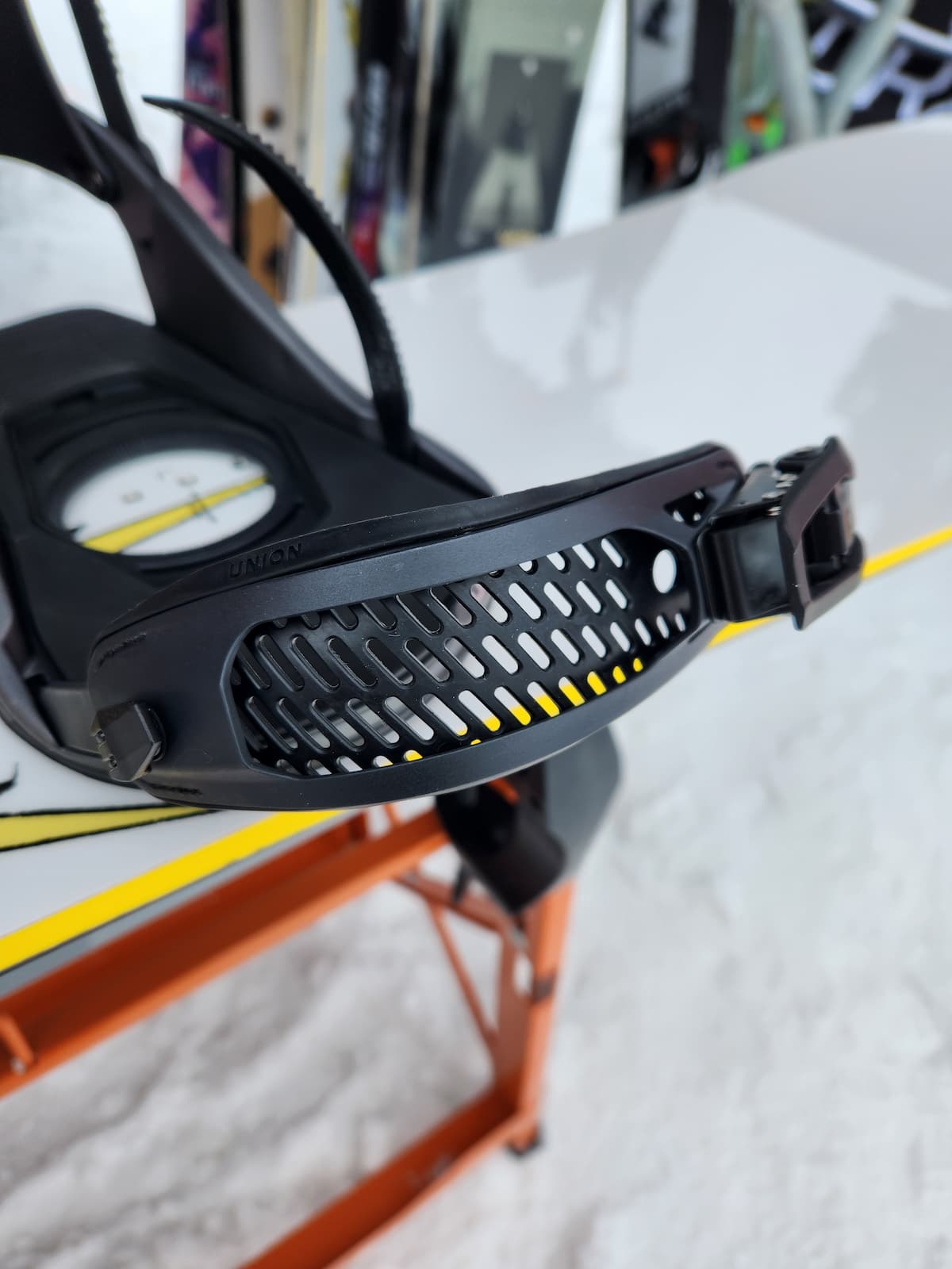 2025 Union Falcor Bindings Review: Upgrade or Skip? 13 Showing the new upgraded Toe Strap 6.0 in the Falcor