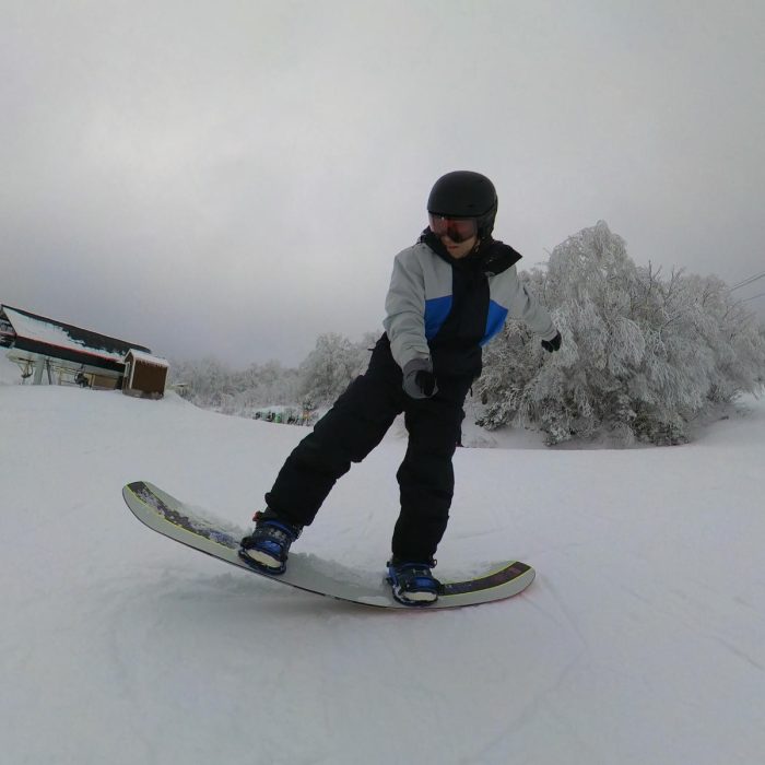 Salomon Huck Knife 2025 Review: How Does it Compare to Similar Boards? 23 Flex testing the board