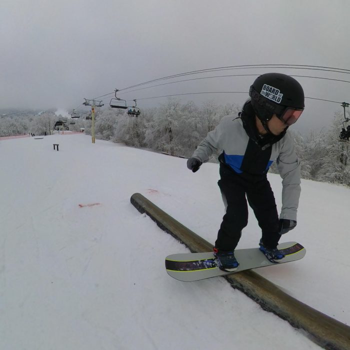 Salomon Huck Knife 2025 Review: How Does it Compare to Similar Boards? 33 Testing how the camber locks to rails