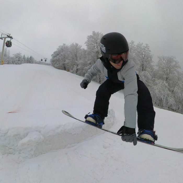 Salomon Huck Knife 2025 Review: How Does it Compare to Similar Boards? 26 Testing the pop off jumps