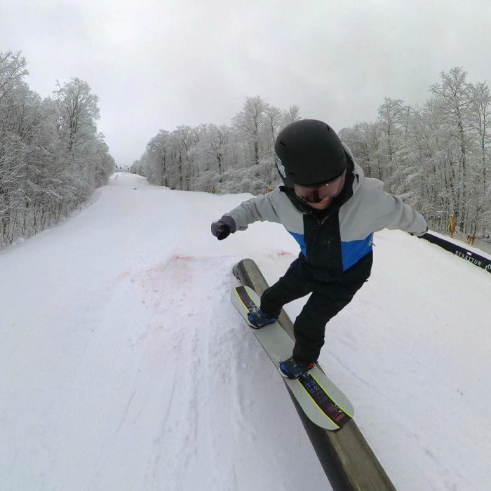 Salomon Huck Knife 2025 Review: How Does it Compare to Similar Boards? 15 Nosepressing a down bar