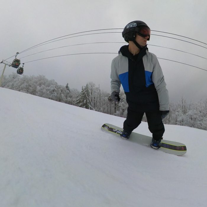 Salomon Huck Knife 2025 Review: How Does it Compare to Similar Boards? 24 Carving toeside with the Huck Knife