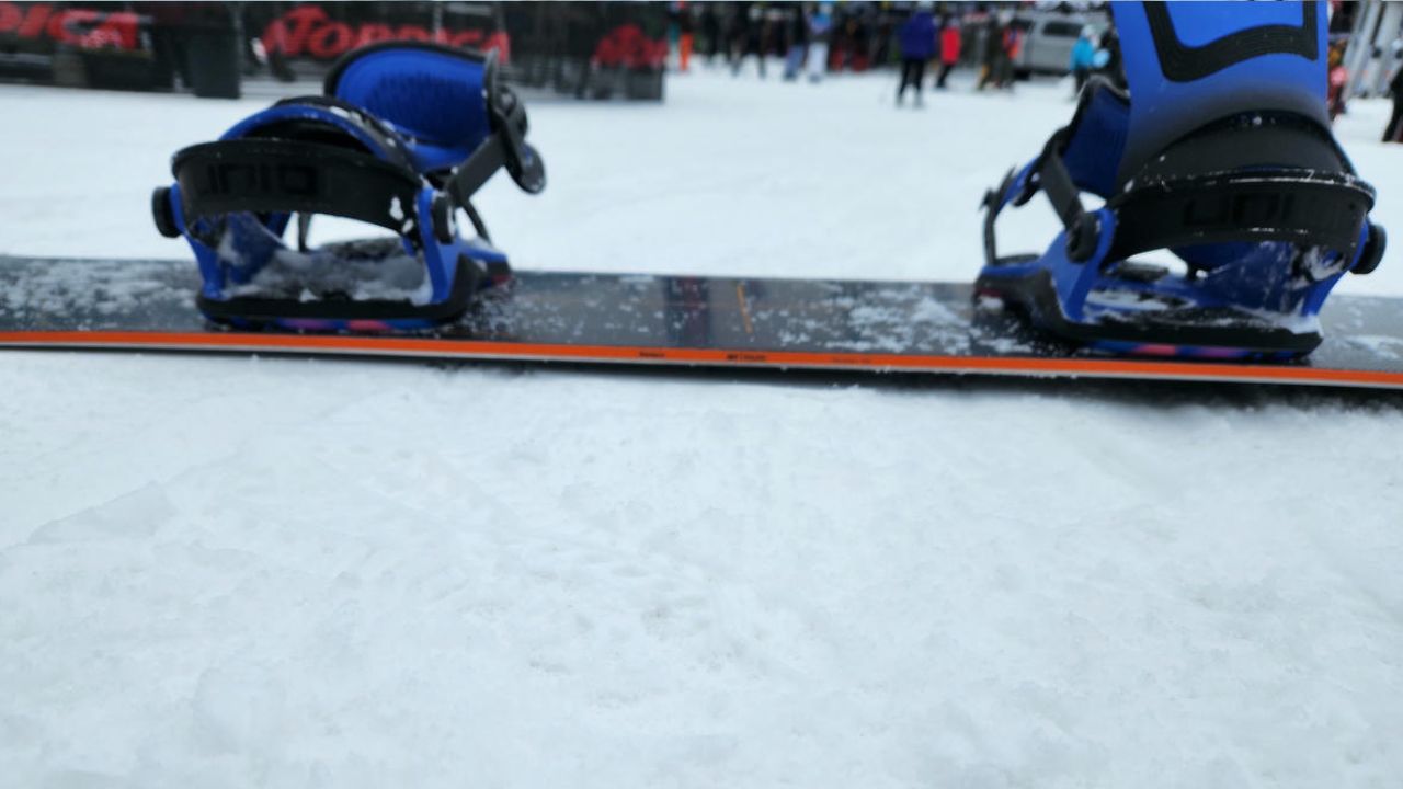 Snowboard profile shape finder tool