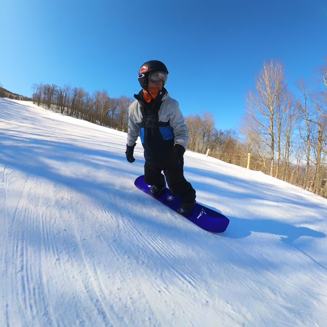 5 Tips for Learning Your Proper Stance for Snowboarding or Skateboarding 1 Toeside Carving Square