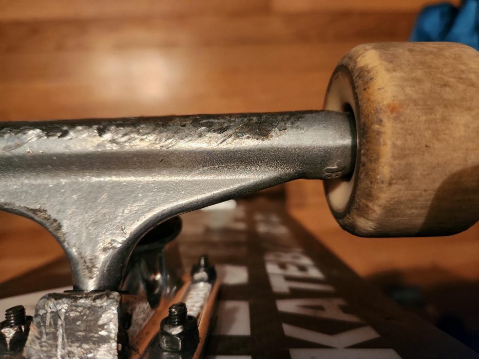 Indy truck curving before wheel