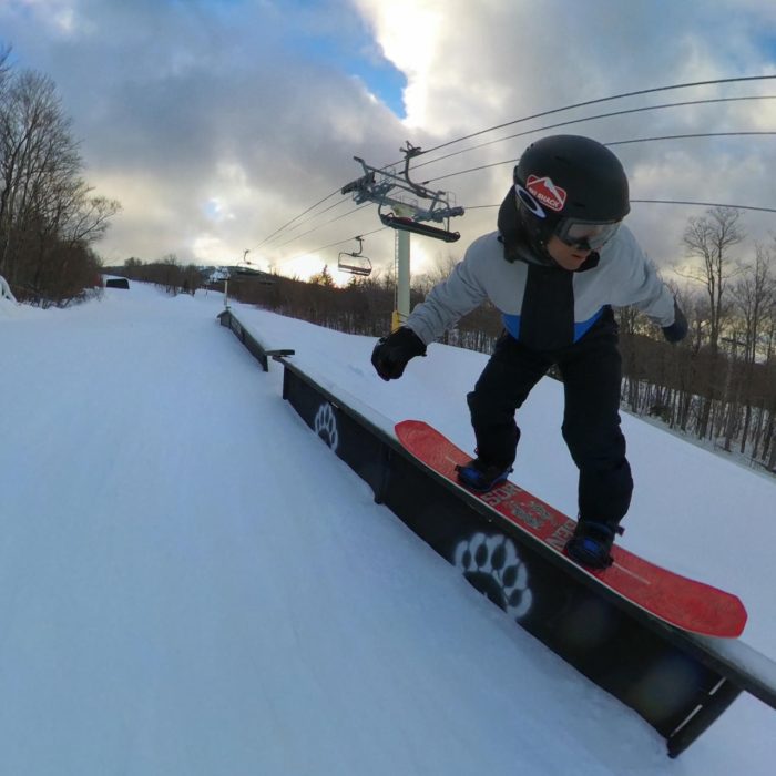 Nidecker Sensor Snowboard Review: Outstanding Jib Board but Is It Too Loose on Ice? 3 Jibbing through a kink with Nidecker Sensor