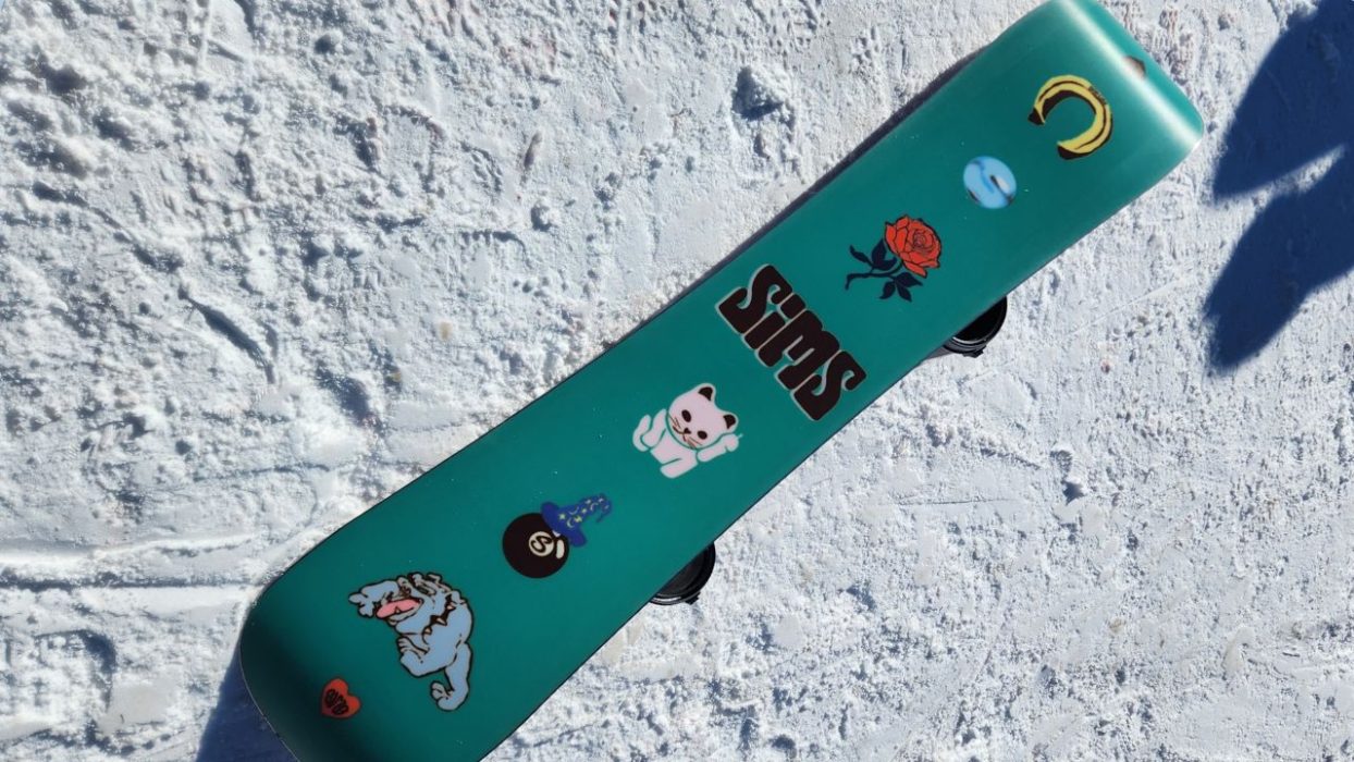 Sims Mystery Lunch Review: Wide & Stable Riding Park Deck With a Throwback Feel