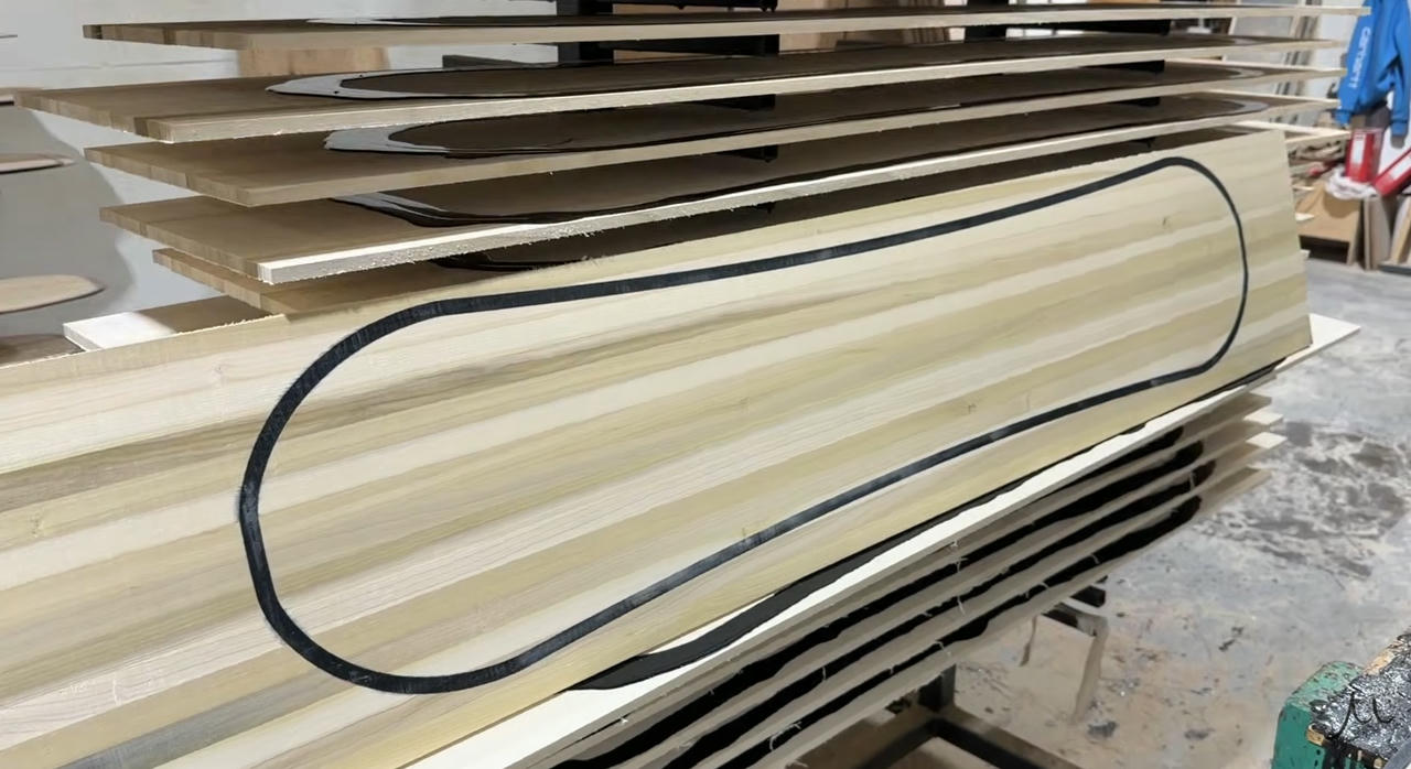 Showing Sidecut of the New JCK snowboard